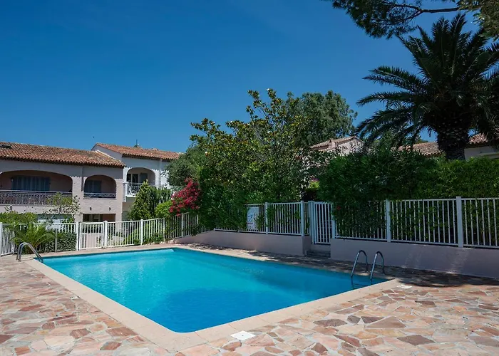 Beau studio rénové dans résidence avec piscine